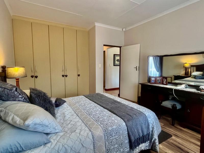 4 Bedroom Property for Sale in Fraaiuitsig Western Cape